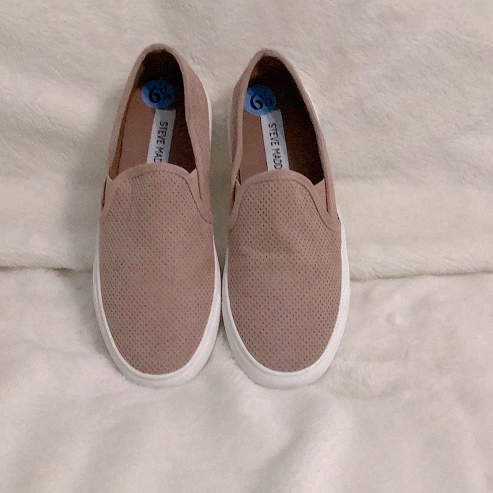 Steve Madden Slip~on’s